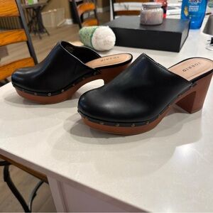 NWOT Torrid Black Leather Mules with Brown Wooden Heel